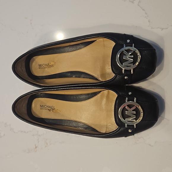 Michael Kors black Signature Ballet Flats with gold emblem. Size 8M. - Picture 2 of 9